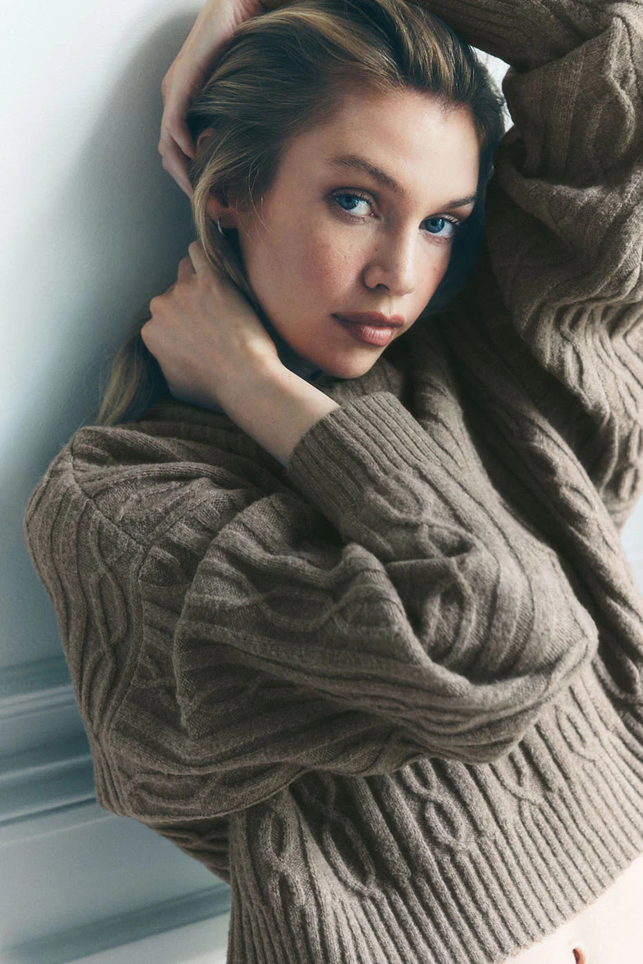 ALO | Cable Knit Winter Bliss Hoodie in Light Cocoa Brown, Size: Medium | Alo Yoga