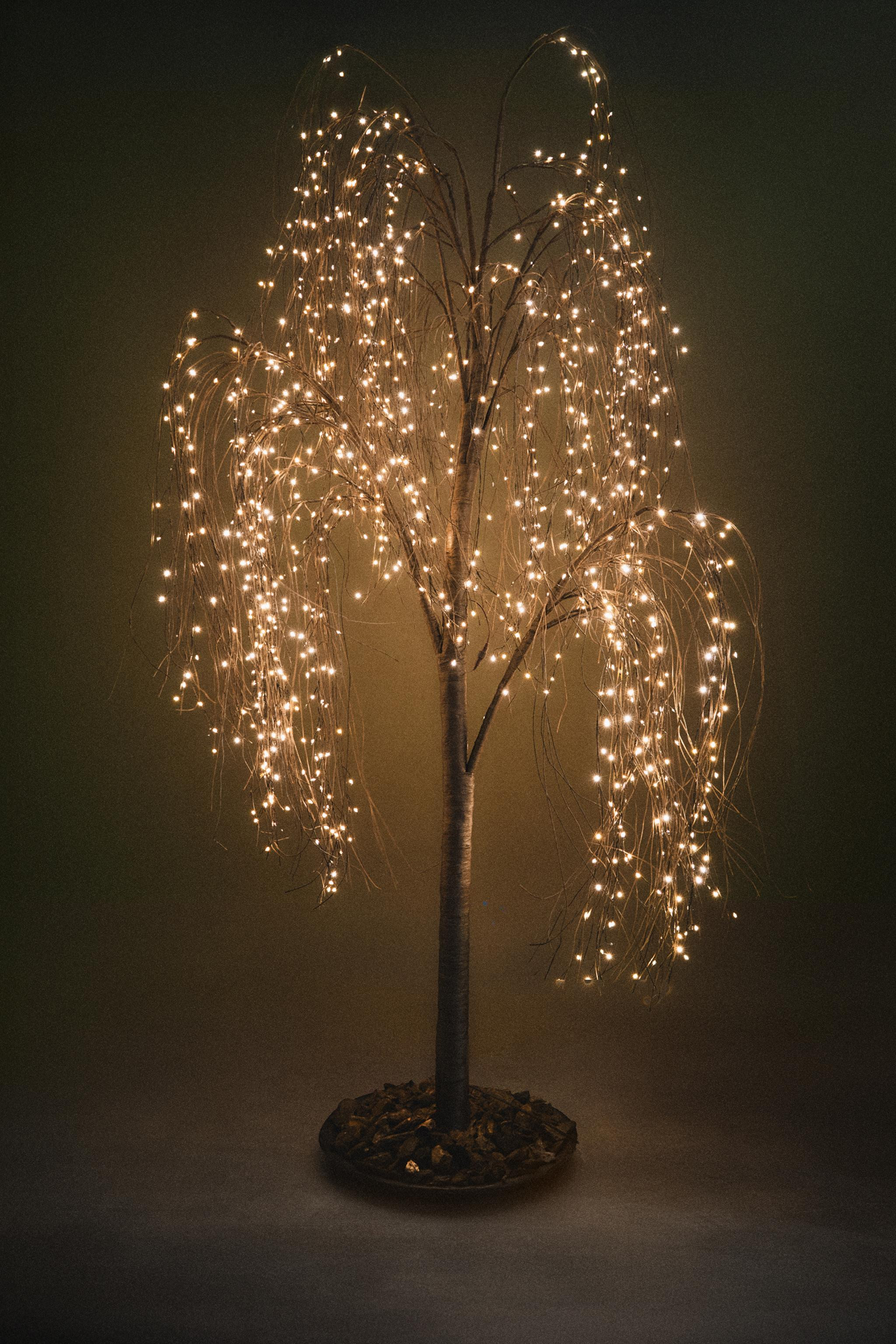CHRISTMAS WILLOW TREE WITH LED LIGHTS (280 CM) | Zara UK