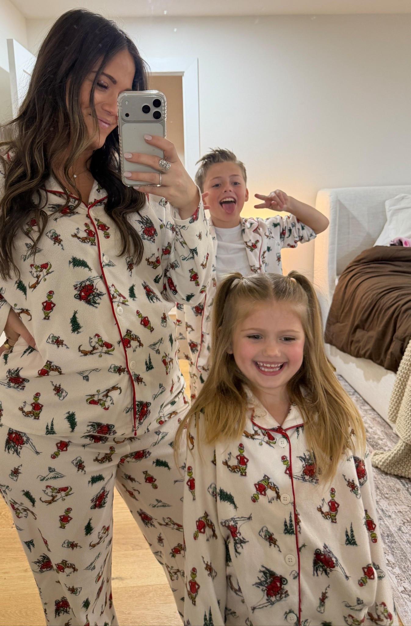 Target has the CUTEST matching Christmas family pjs right now! 🎄