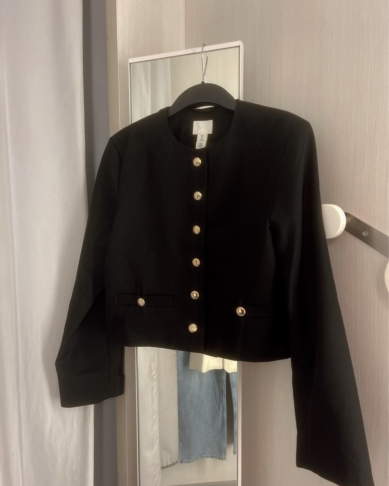 Trending Short Jackets >>>

#LTKSeasonal #LTKfindsunder50 #LTKstyletip