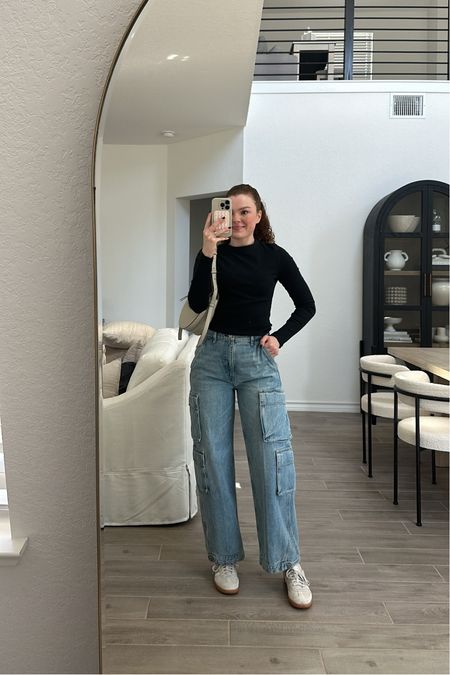 Wearing a 27 in jeans (fit true to size) 