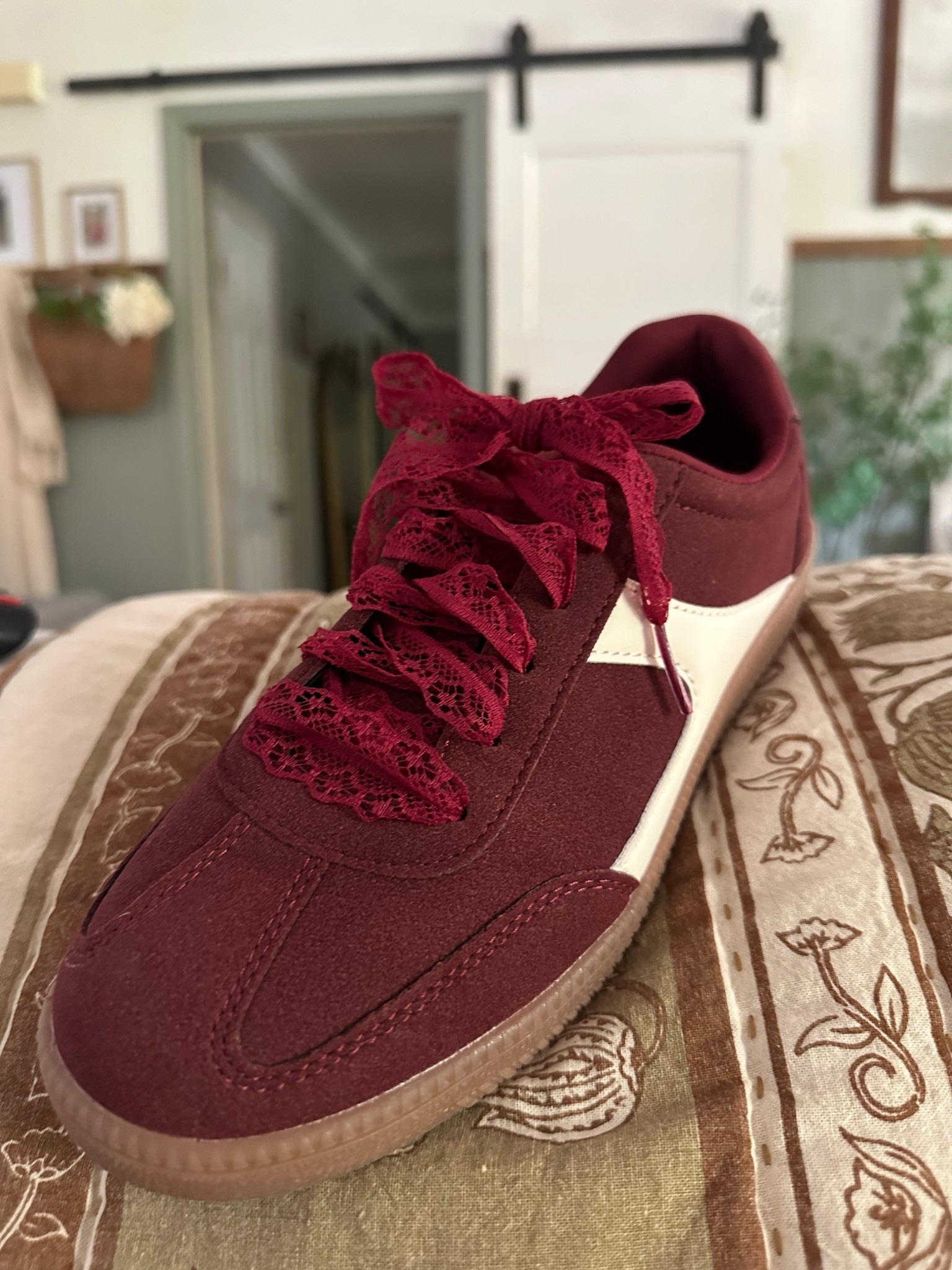 Jazz up your retro sneaker 

#LTKShoeCrush #LTKFallSale #LTKSaleAlert