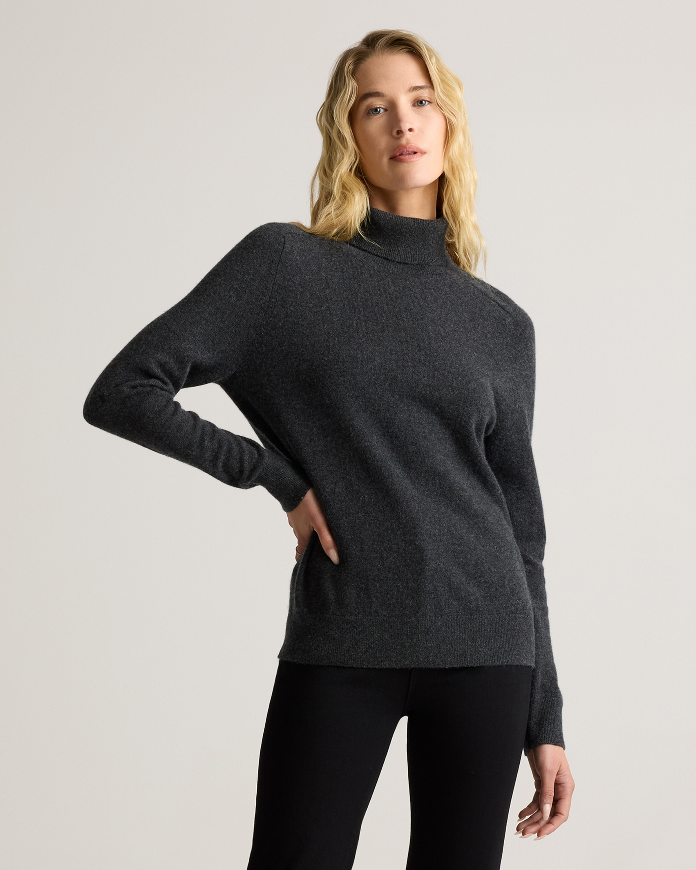 Quince | Women's Mongolian Cashmere Turtleneck Sweater in Heather Charcoal, Size XS | Quince
