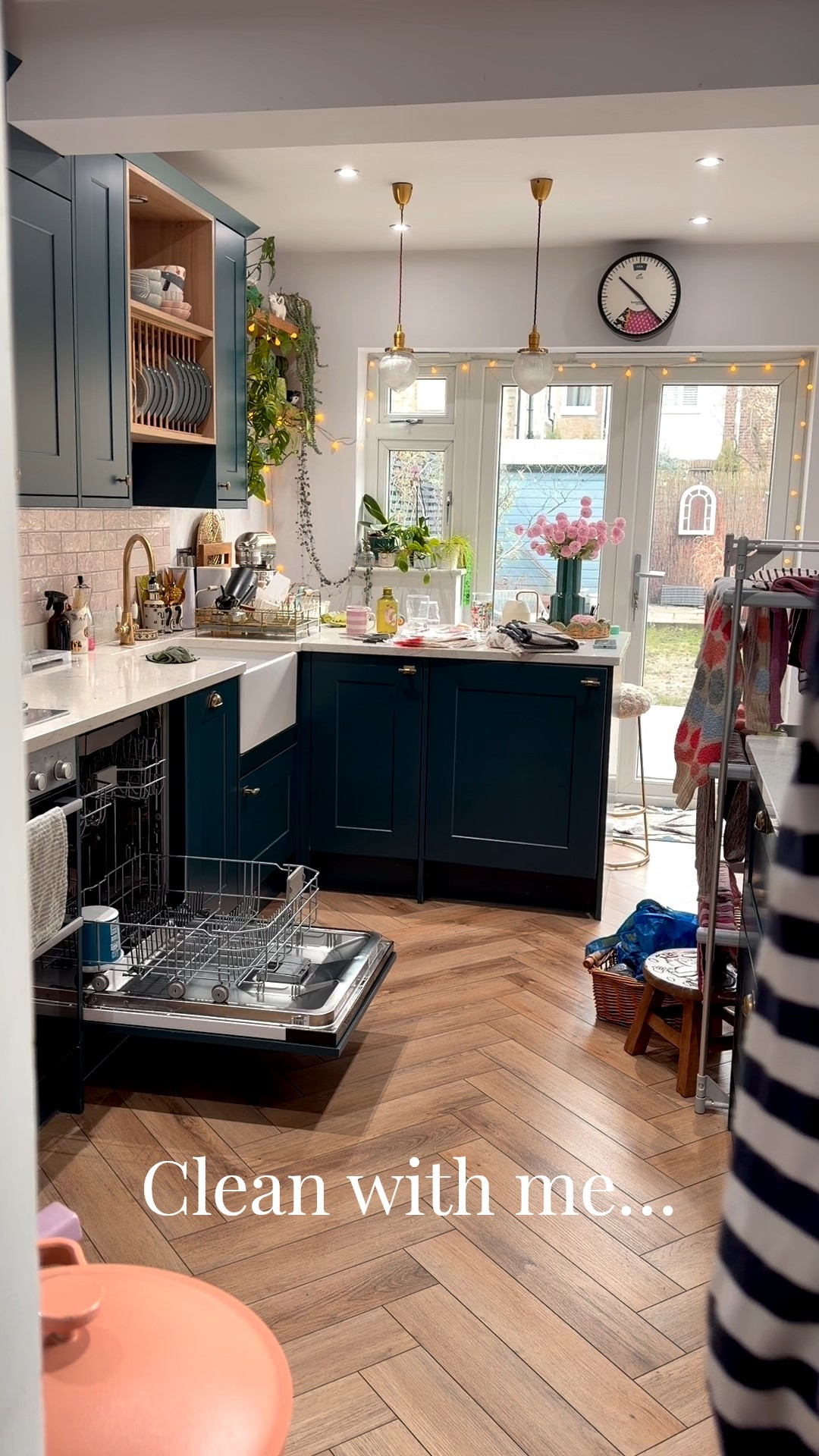 Clean with me (because someone’s ‘popping in’) 🙊😅🧹🏃🏼‍♀️🧼

#LTKhome #LTKspring #LTKuk