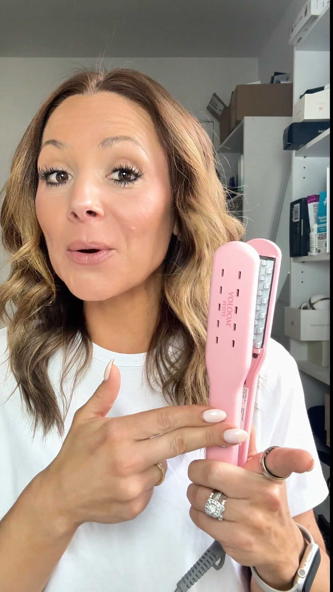 I’ve always dealt with flat hair, but now with thinning? It’s a whole different struggle. Nothing holds, nothing lifts, and teasing just isn’t it anymore.

So when I kept seeing this volumizing iron pop up, I had to try it… and I was honestly surprised at how much lift it gave right at the roots.

It’s one of those things that makes your hair look fuller without all the extra effort.

• #over40beauty
• #hairvolumetips
• #thinninghairsolutions
• #hairhack
• #reelsbeauty