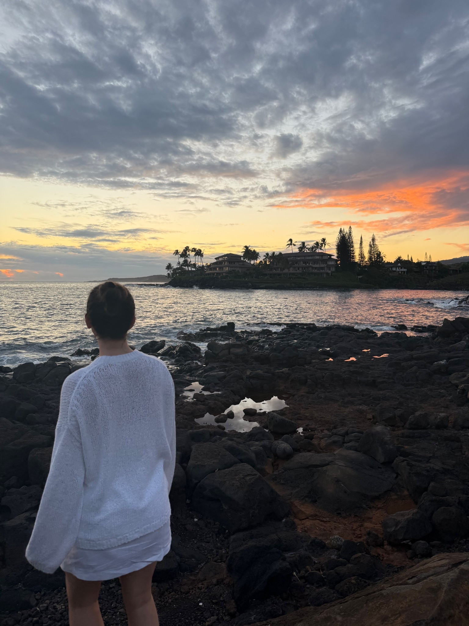 XS regular in dress
Small in sweater (oversized) 

Hawai’i. honeymoon. Abercrombie  

#LTKFindsUnder100 #LTKSaleAlert #LTKTravel