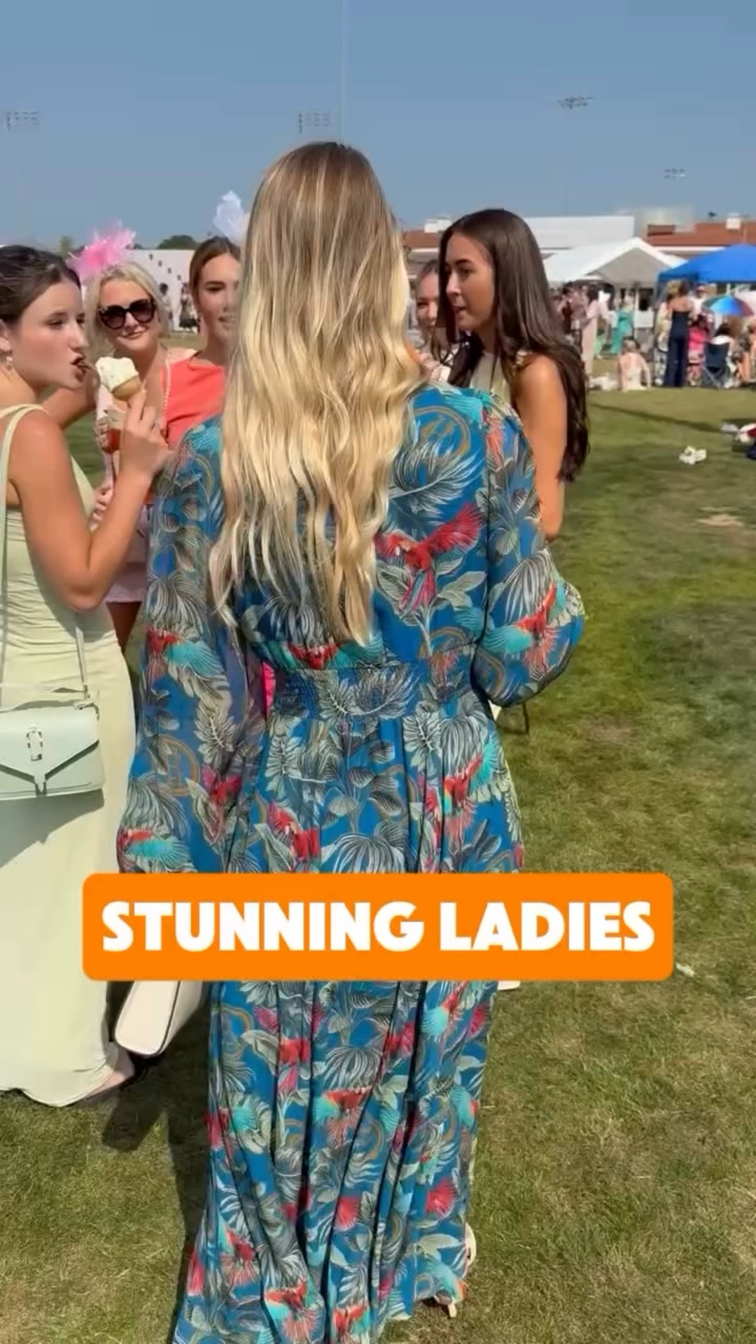 These ladies had the right idea at Chelmsford today in the sunshine ☀️

#RacedayTV #HorseRacing #Fashion