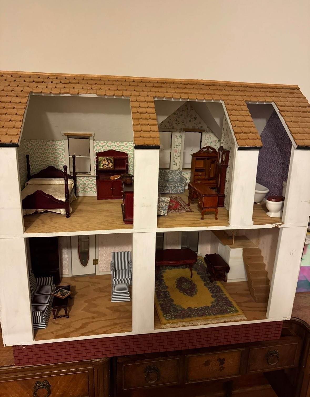 Monroe’s dollhouse is custom made & was passed down. Below are ones similar, as I can’t link the exact one. ✨

#LTKKids #LTKHome #LTKBaby