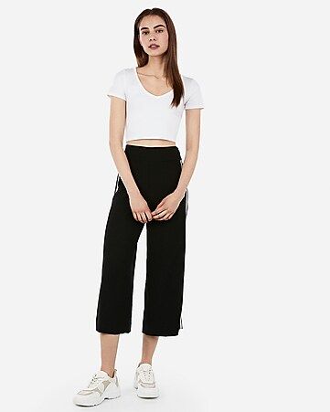 express one eleven v-neck cropped top | Express