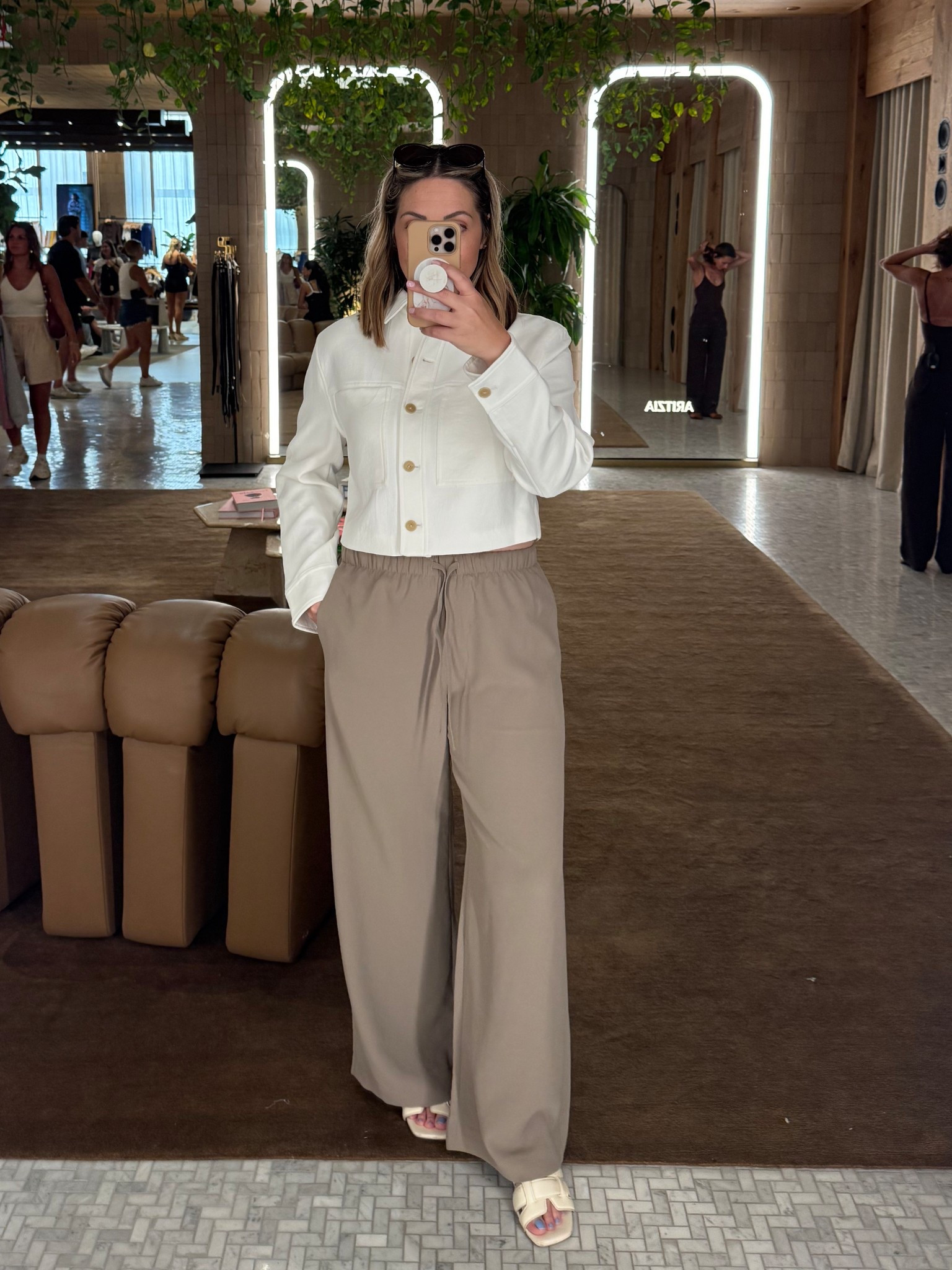 Fave outfit from the Aritzia try on haul!  This light weight jacket and pants are virtually wrinkle free and so chic for workwear!

Fit TTS in both.  Medium bottoms and size 8 in the jacket.  

Fall workwear // fall outfits // Aritzia outfits #aritzia 

#LTKStyleTip #LTKShoeCrush #LTKWorkwear