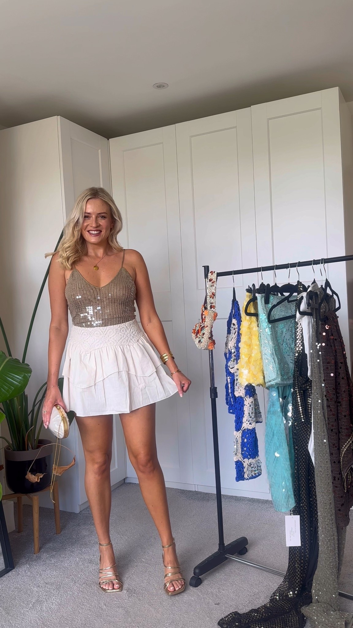 Holiday outfit inspo 🌴

Sequin top, crochet skirt, Ibiza outfit 