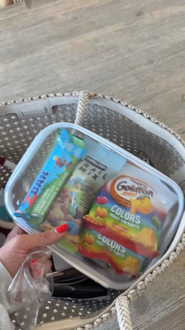 These clear boxes are the best! Love the smaller version to keep snacks from being smashed in my purse 🙌🏼

Target finds, mom hack, back to school, school supplies #ltkbacktoschool

#LTKKids #LTKFamily #LTKFindsUnder50