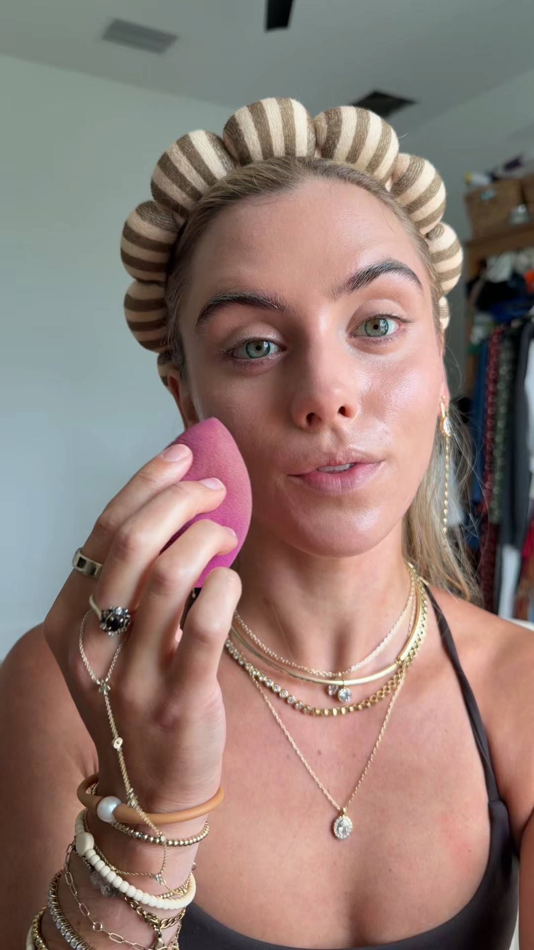 an acne safe foundation that offers coverage without the heavy foundation feeling with a skin like finish 👏 tower 28 did the acne girls a favor with this formula! 

#acnesafefoundation #acnesafemakeup #tower28foundation #foundation #nonacnegenic @tower28 @Sephora  @Revolve

#LTKgrwm #LTKselfcare #LTKBeauty