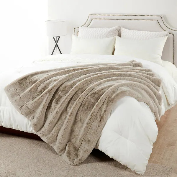 Heavy FauxFur Throw -50''x60''/60''x80'' - Bed Bath & Beyond - 29485506 | Bed Bath & Beyond