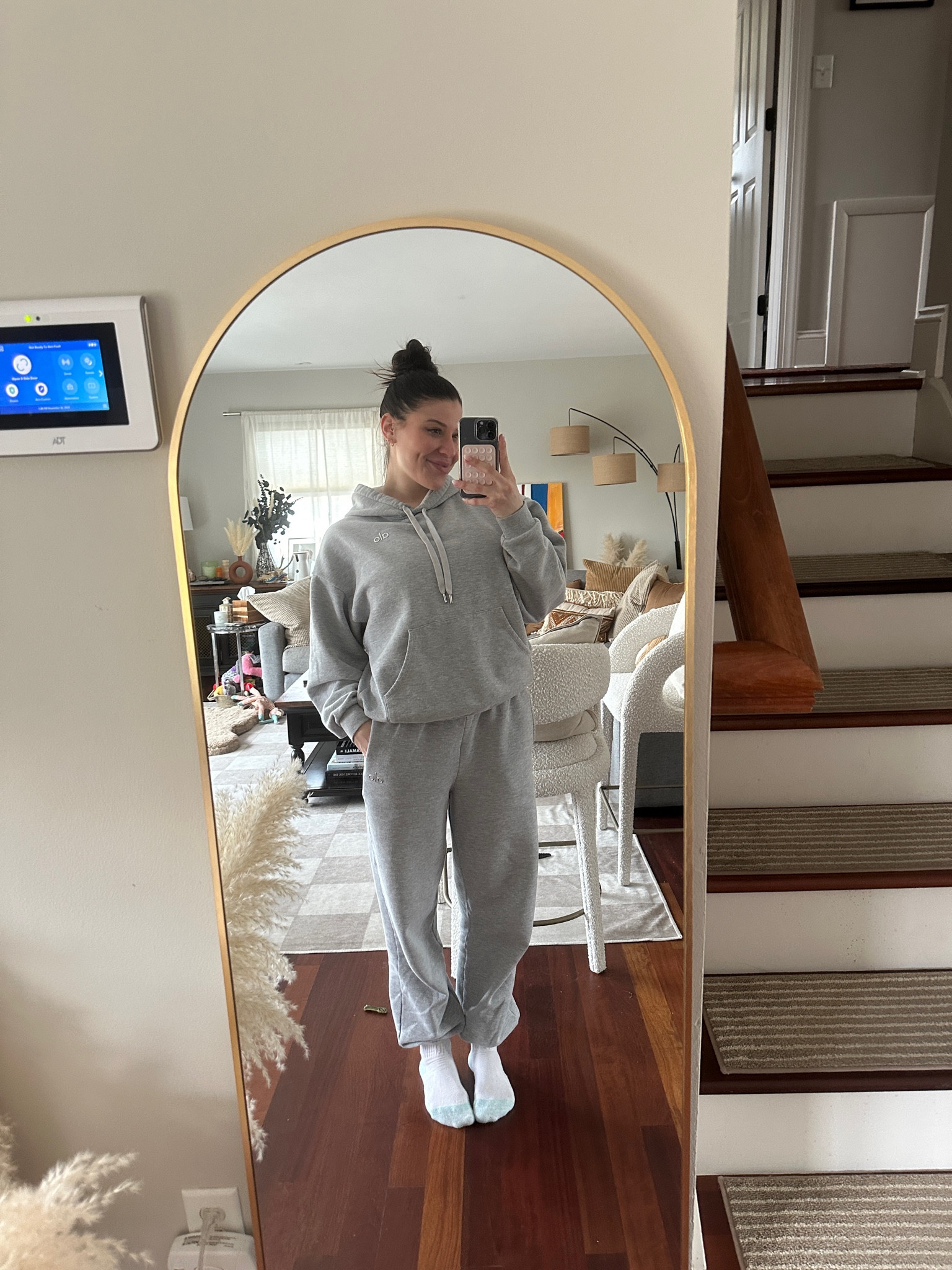 Grab this Alo set while you can babes! 30% off! 