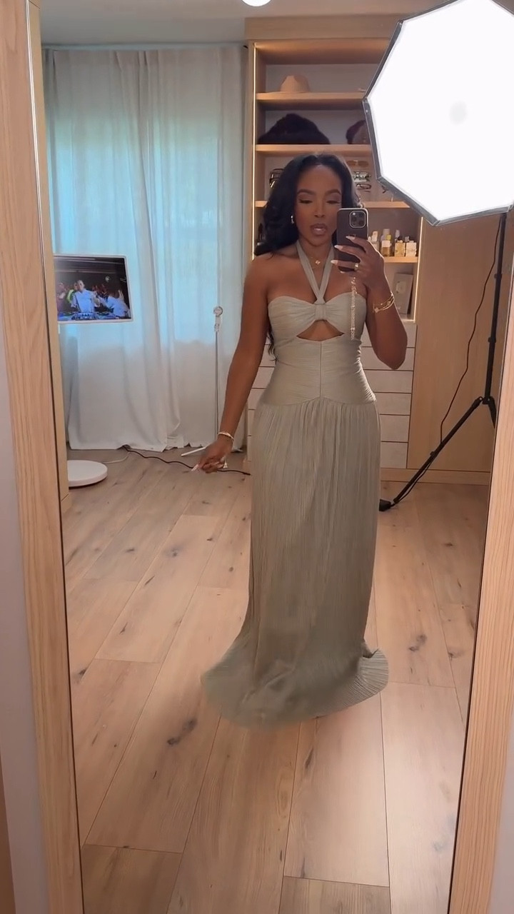 Scroll to shop! The wedding guest statement dress that’ll turn heads. Also perfect for a birthday dinner ✨ wearing size small  

#LTKootd #LTKWedding #LTKPetite