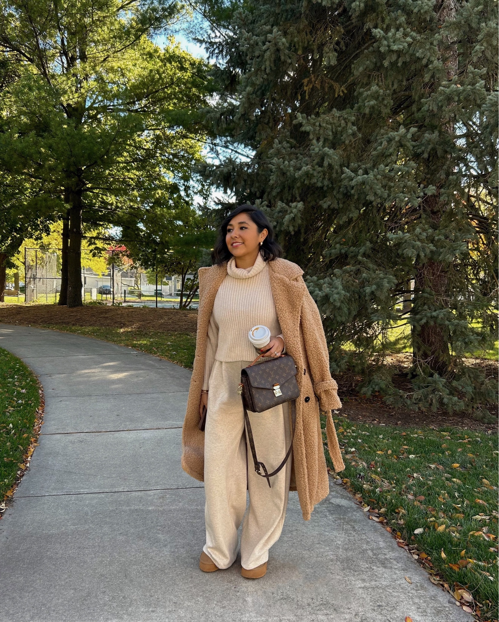 Sherpa Coat in M 🐻

#LTKfindsunder100 #LTKSeasonal #LTKHoliday