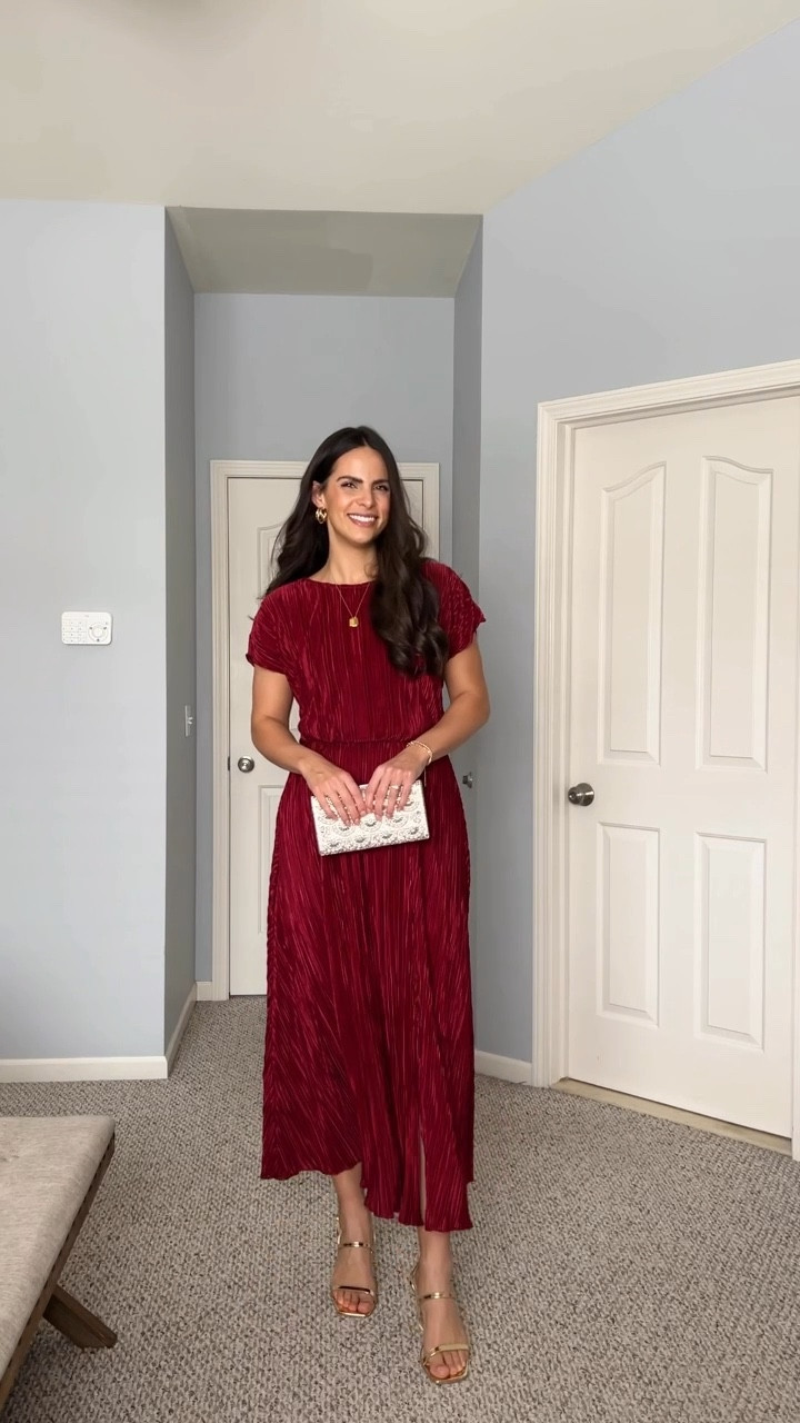 Wearing a medium! Nice and flowy and gorgeous! So comfortable too! 

Holiday dress
Christmas dress
Party dress
Burgundy dress
Cocktail dress
Event dresss

#LTKgrwm #LTKHoliday #LTKootd