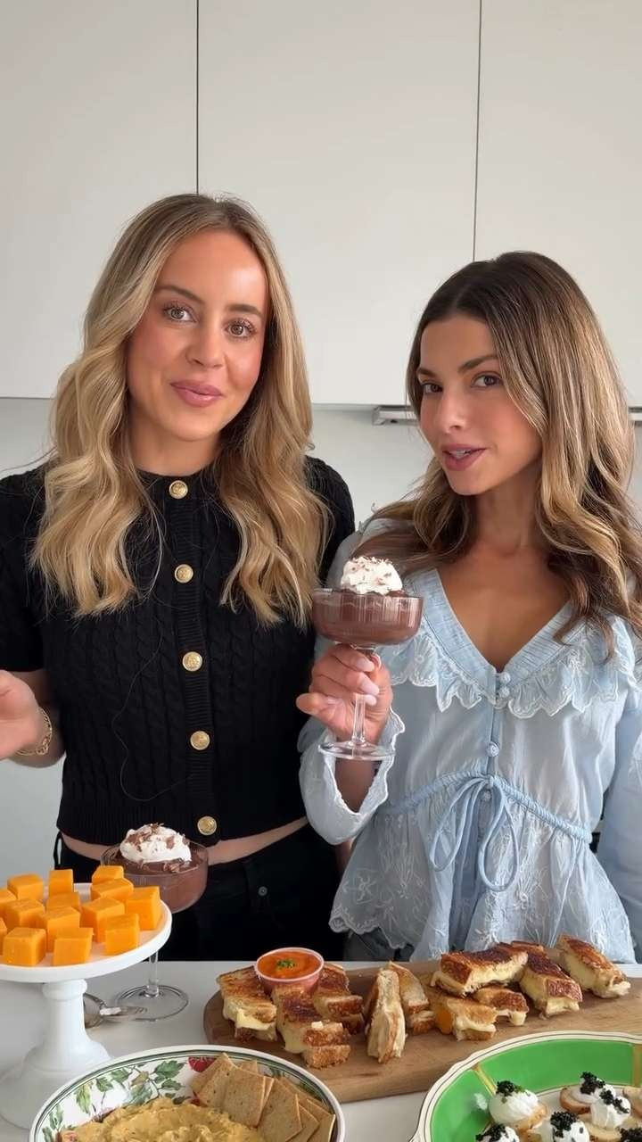 Apps? For a dinner party? Groundbreaking. #devilwearsprada 

 