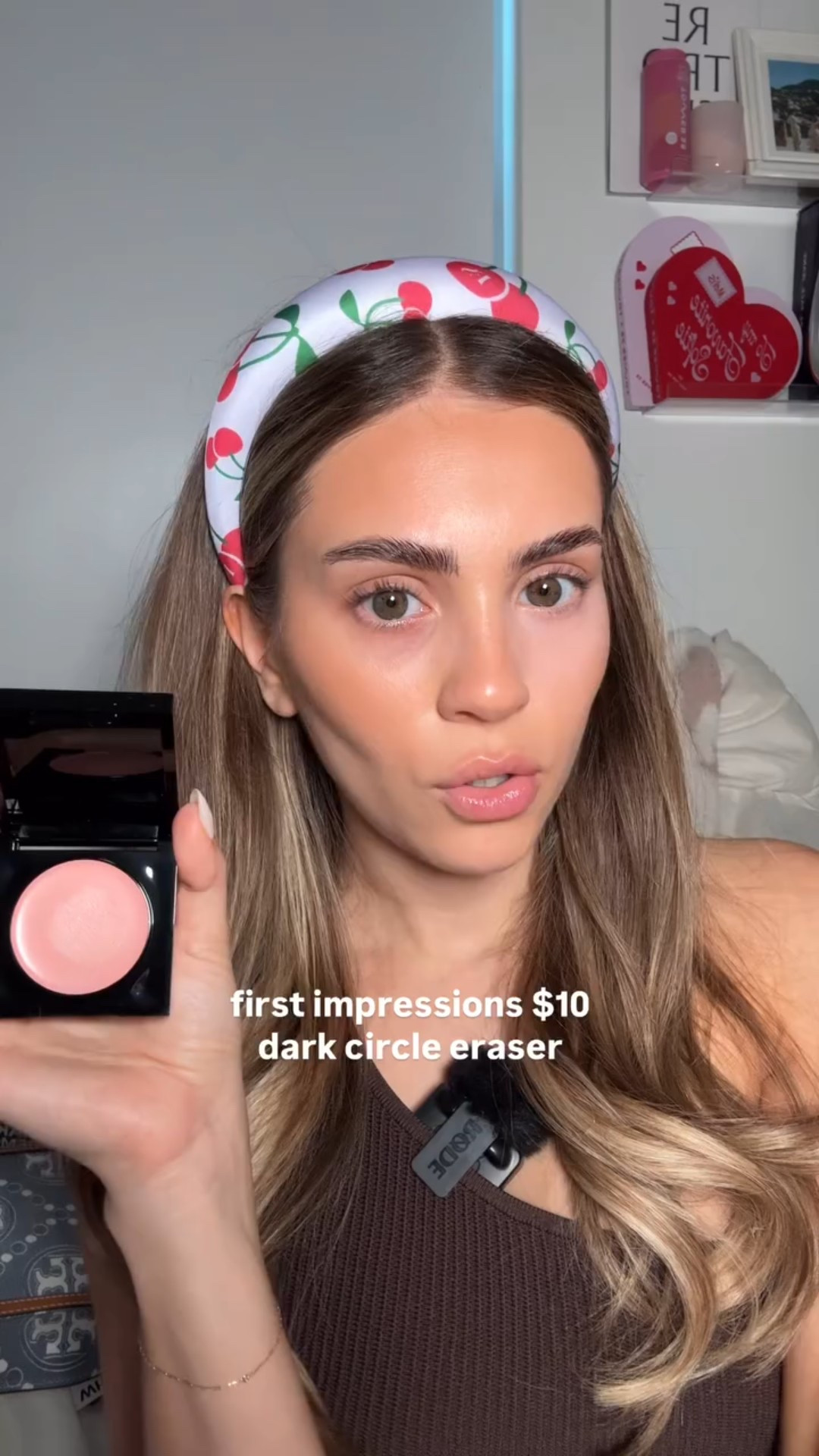 FIRST IMPRESSIONS! @palladiobeauty

I’ve tried everything: eye creams, PRF, PRP… you name it. But no matter what, I always need a color corrector, even on no-makeup days. This one from @palladiobeauty is a game-changer for the price!

& I know someone will ask! This is the @hourglasscosmetics vanish concealer brush 🪄 

HOW DOES COLOR CORRECTOR WORK 🧐 

Color correcting cancels out unwanted tones using the color wheel theory. Since dark circles often have purple/blue undertones, a peachy corrector neutralizes them instantly, brightening up the under-eyes before concealer (or even just on its own!)

#makeuphack #darkcircles #nomakeupmakeup #colorcorrector #affordablemakeup #darkcirclestreatment #undereyecircles #eyemakeup #concealer #colortheory #makeupmagic #makeupthatactuallyworks #affordablemakeupfind