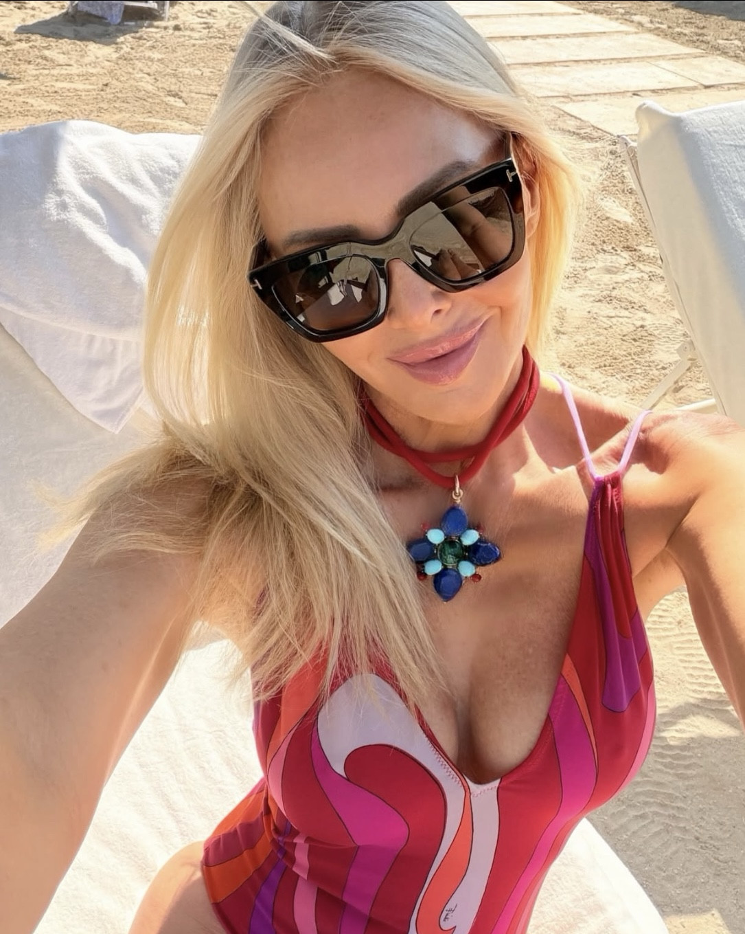 My beach look 

Swimsuit - Pucci 
Sunglasses - Tom Ford 
