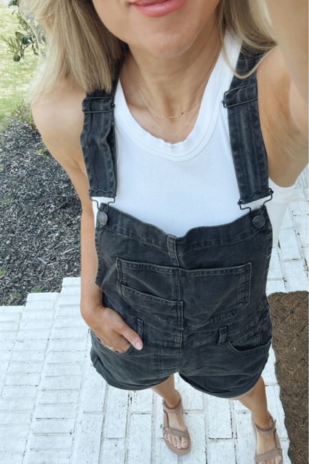Free people Overall’s size small

#LTKfindsunder100 #LTKFestival