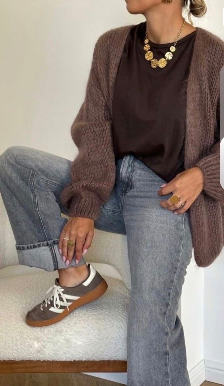 Fall outfit

Fall 2025 fashion trend outfit inspo:
Brown sneakers