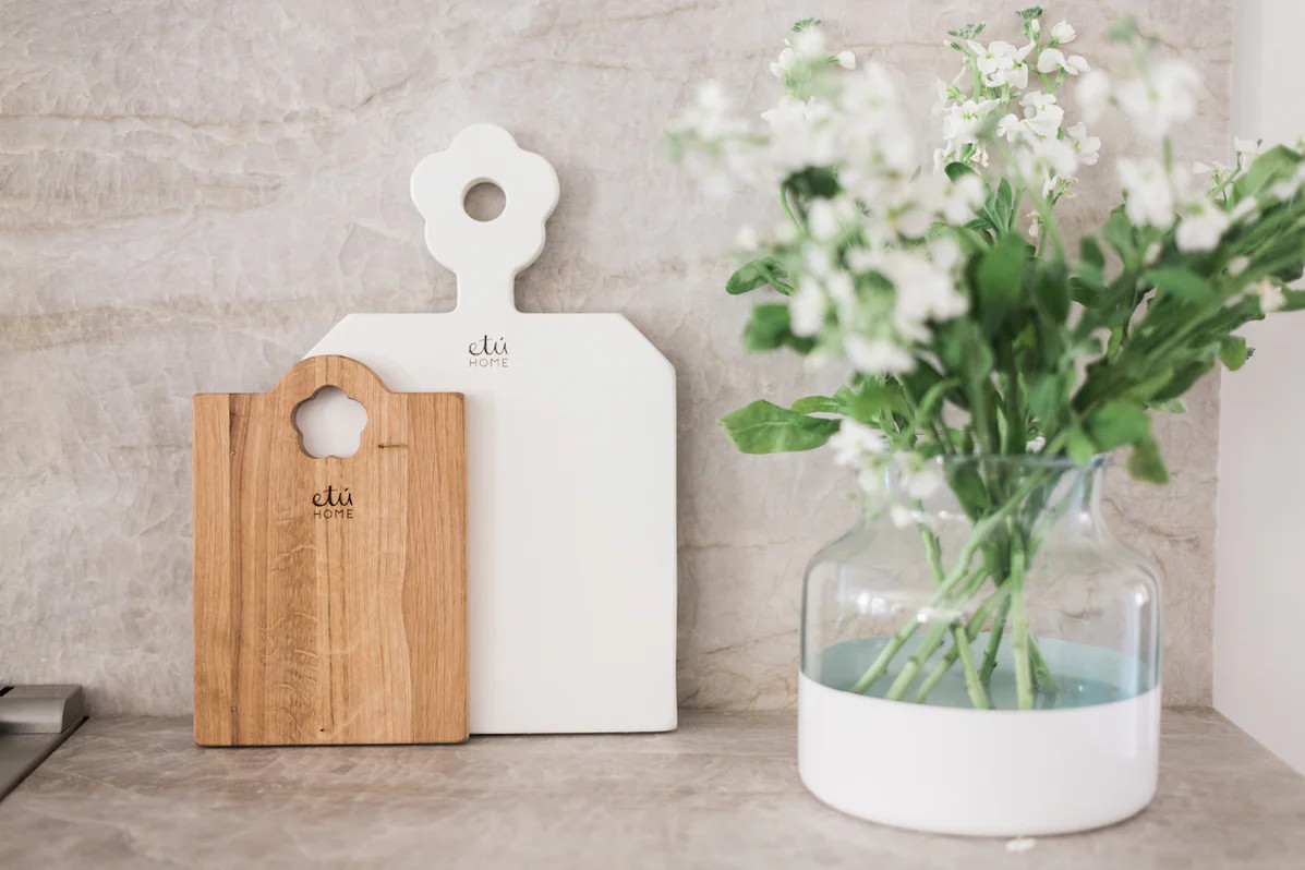 Daisy Handled Charcuterie Board | etúHOME