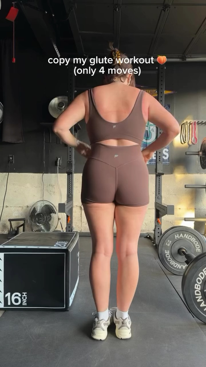 Comment the word “glute” and I’ll DM you my exact routine (free guide you can download straight to your phone) and details to my Fabletics outfit! 

Sign up to become a VIP and get 70-80% off your order. Including this new set 🧸🐻 @shelbysaywhatblog 

#fableticspartner @fabletics #FableticsxKhloe