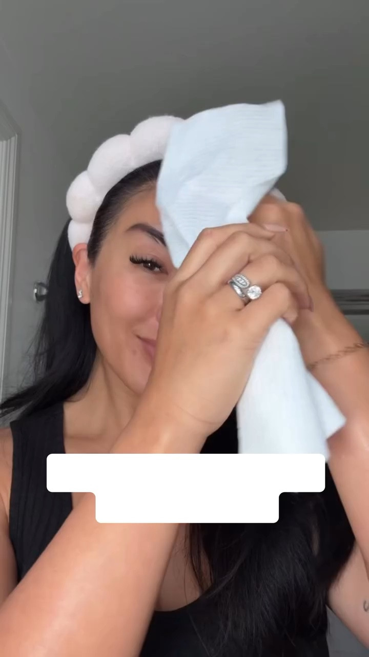 My skin at 43 looks better than it did at 30.
Two products I was sleeping on and nobody talks about them enough.

•A microdermabrasion scrub twice a week clears the way. 

•An AHA/BHA toner resurfaces and works the pore. 

Together, everything else in your routine actually lands.


#LTKBeauty #LTKOver40 #LTKselfcare