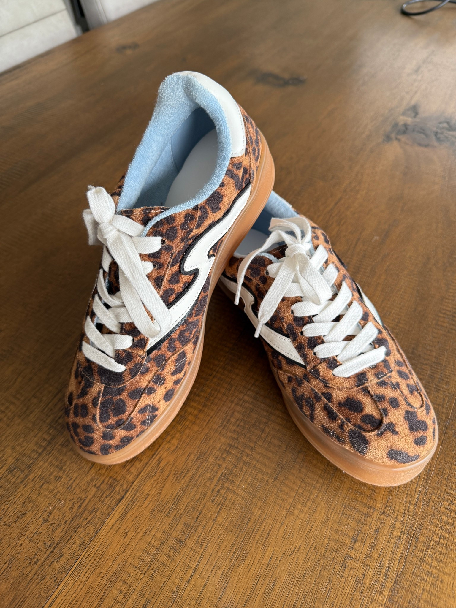 I just added these animal print sneakers to my wardrobe and I absolutely love them. They’re super comfortable. True to size. #animalprint #sneakers #falloutfit

#LTKShoeCrush #LTKFindsUnder50 #LTKStyleTip