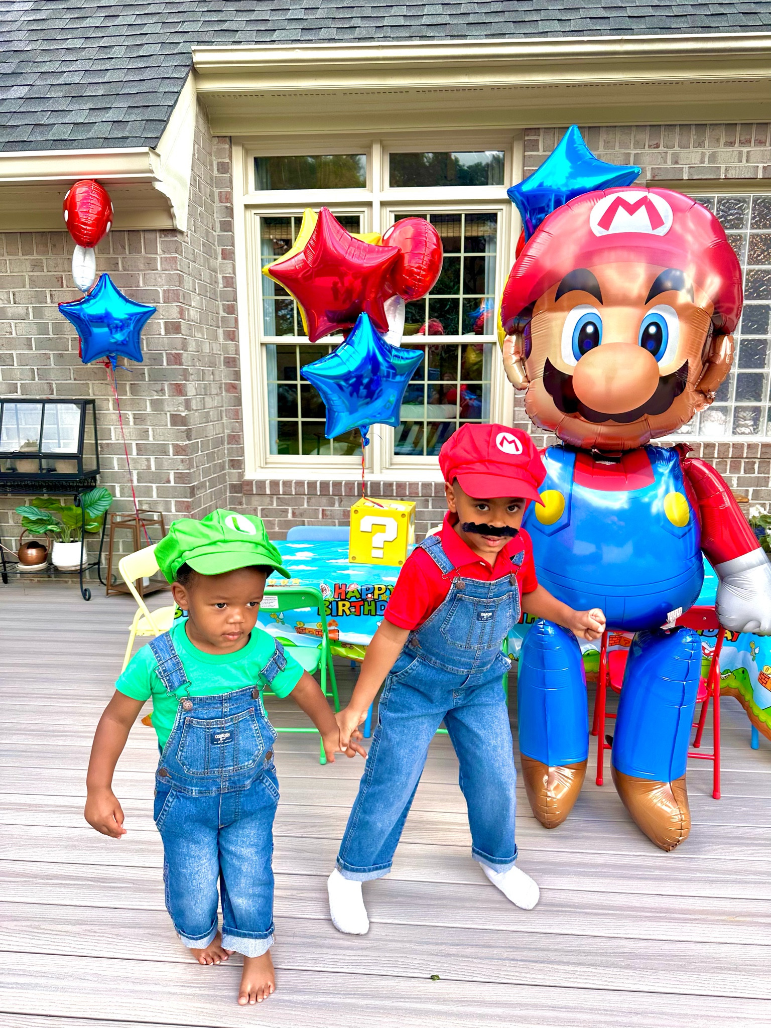Homemade Super Mario bros costumes
Halloween costumes // Mario// Luigi// birthday party decor // balloons // dress up // kids birthday decor // mario bros clothes

#LTKHalloween #LTKkids #LTKfamily