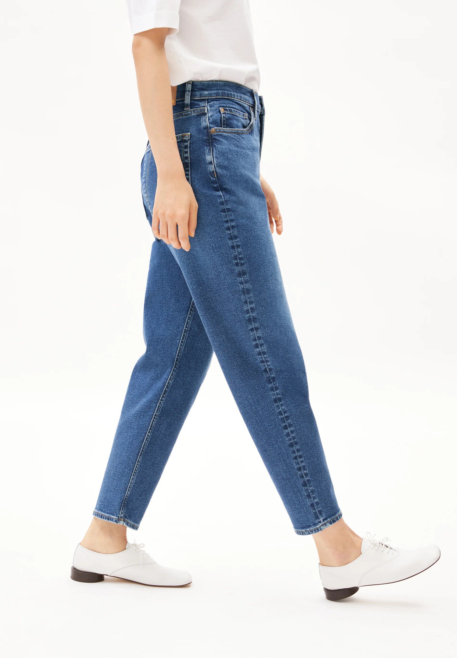 "MAIRAA Mom Jeans recycelter Baumwoll Mix Comfort Stretch" | ArmedAngels (DE)