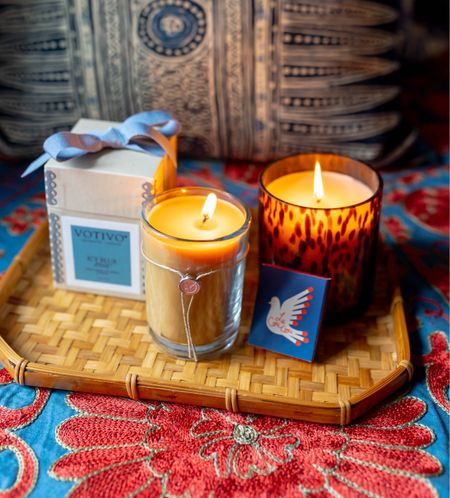 We can’t resist a great scented candle, and they’re the perfect go-to for Valentine’s Day gifting! ❤️ We’re sharing our latest @votivo favorites to give and receive! #ad #votivo #valentinesgifts 
📷 @jessica_amerson