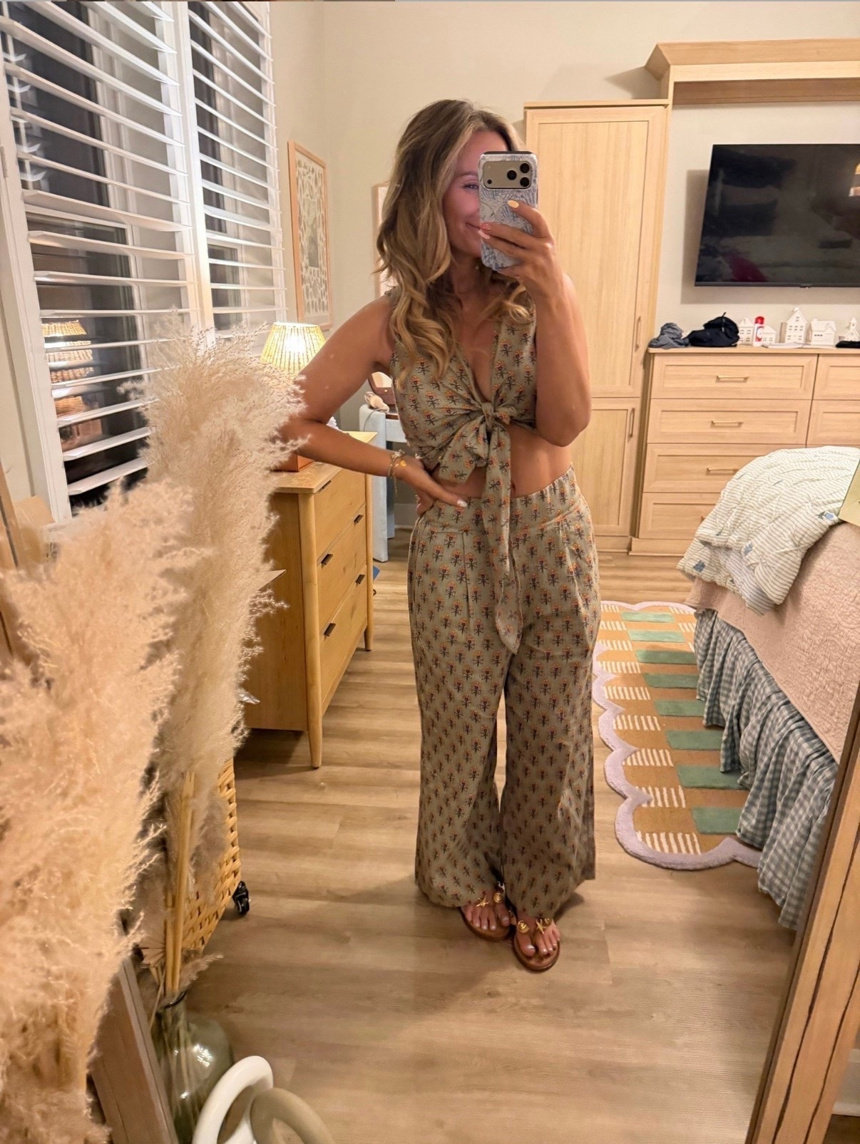 The kind of outfit that makes it look like you have plans, even when you’re just grabbing dinner by the water. 🤍 This matching set is lightweight, breezy, and so flattering—the tie-front top adds just the right amount of detail, and the wide-leg pants make it feel elevated while still being incredibly comfortable.

Perfect for summer vacations, date nights, resort dinners, or anytime you want to look put together without overthinking it. ☀️🌴

Comment LINK and I’ll send everything your way! 🤎

#LTKStyleTip #SummerStyle #MatchingSet #VacationOutfit #ResortWear #WideLegPants #PetiteStyle #SummerFashion #LTKFinds #CoastalStyle