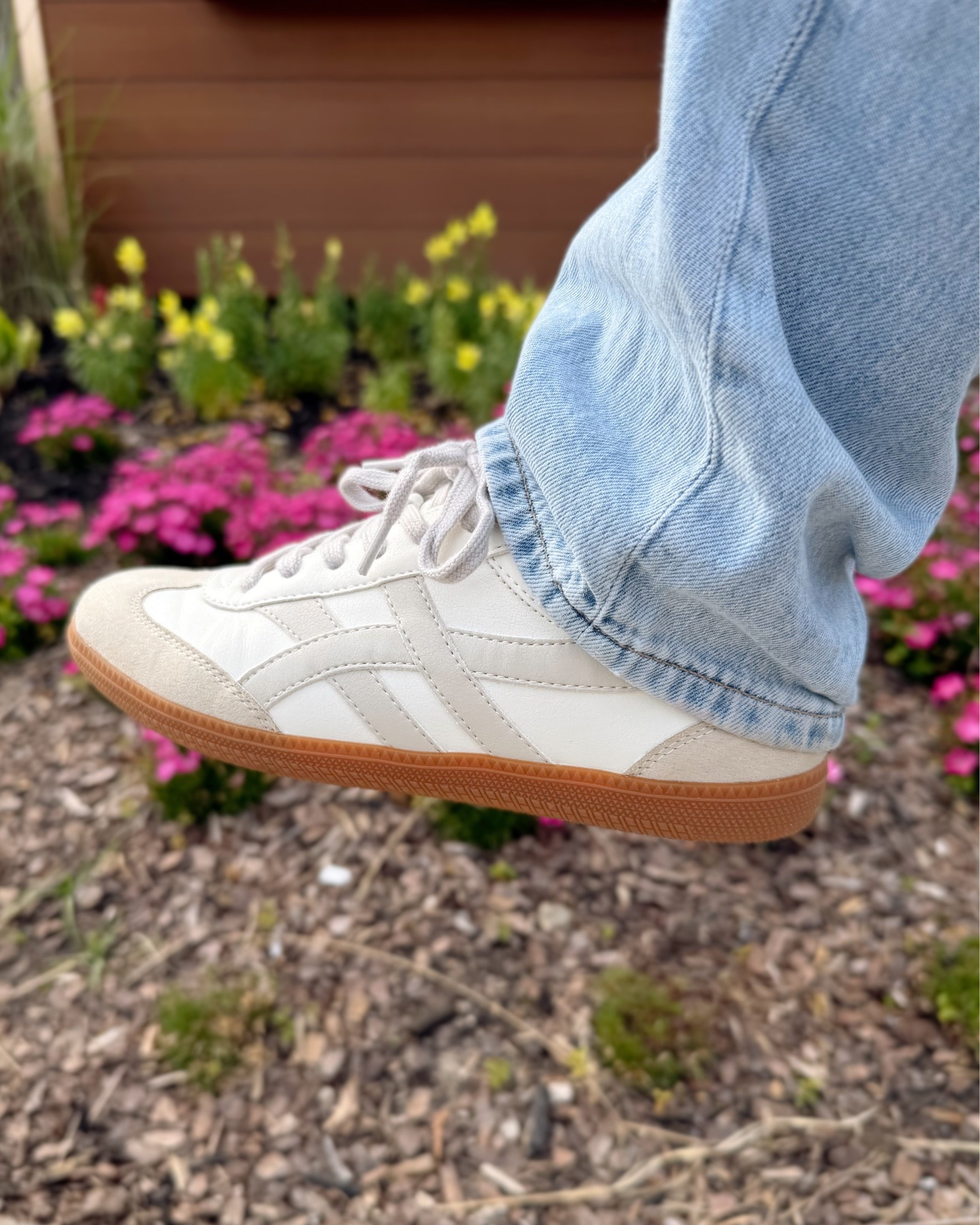 20% off my sneakers right now! I’ve worn these so much, they match everything 👏🏼

#LTKootd