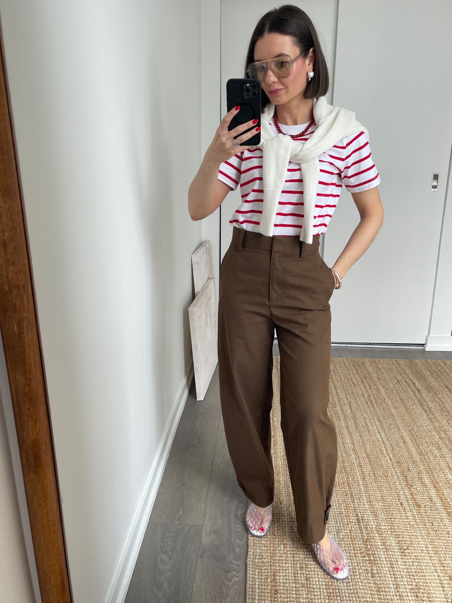 Striped tee in S, pants in size 2, jelly flats doesn’t come in jalf size so I went for the size down.

#LTKootd #LTKSeasonal