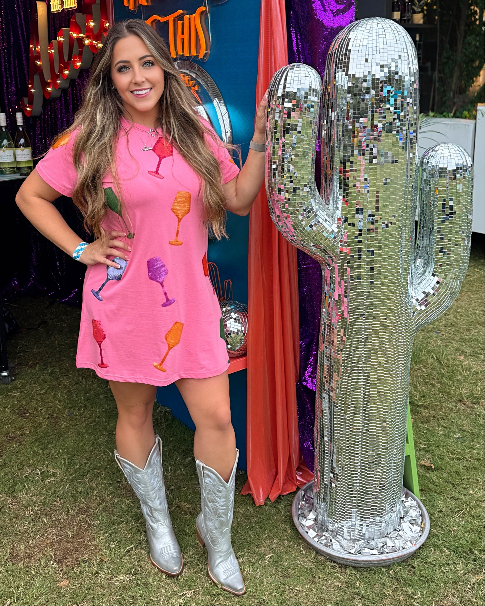 Sequin wine glass dress that was perfect for the food and wine festival!🍷✨

#LTKHoliday #LTKSeasonal #LTKGiftGuide