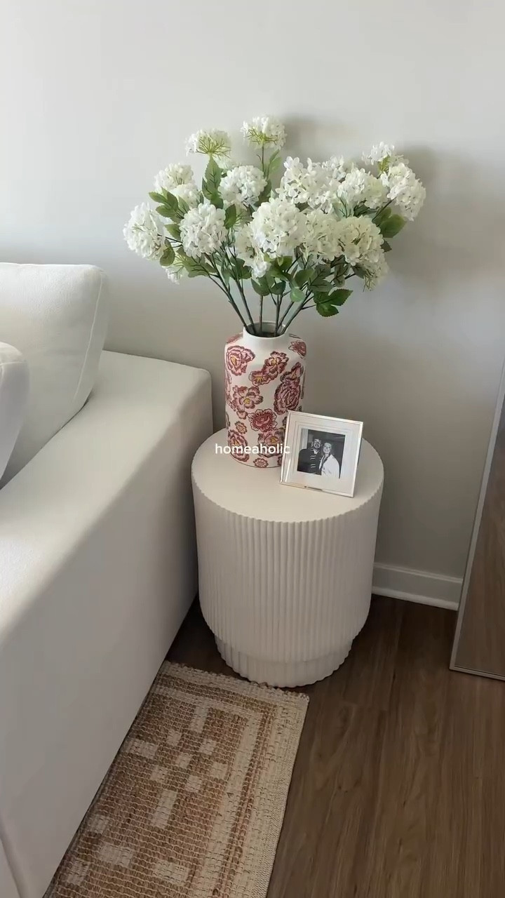 there’s no place i’d rather be 🕯️

#homedecor #homeinspo #livingroomdecor #coastalliving #nancymeyers