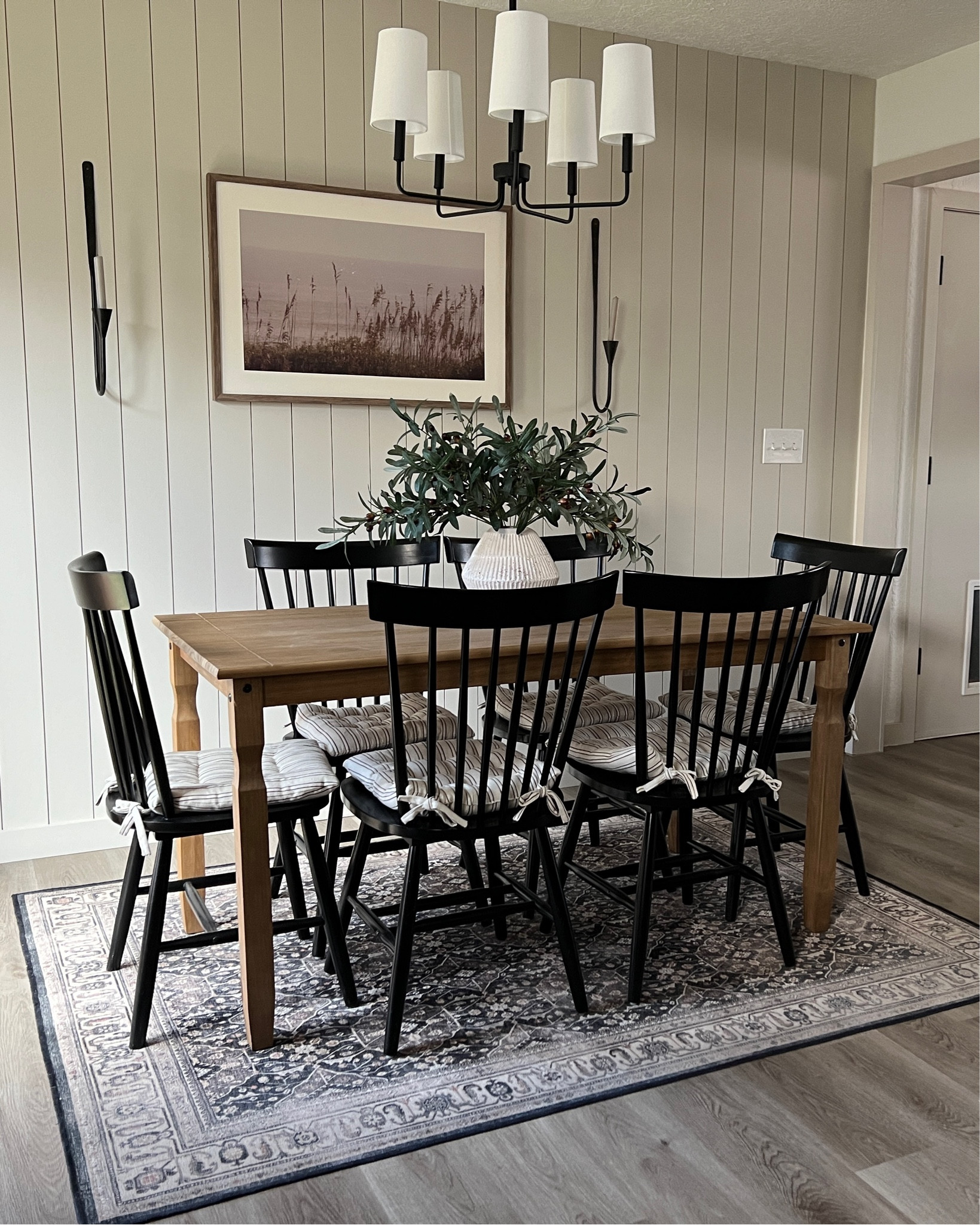 Vintage Dining Room 😍

neutral transitional vintage home decor dining room table spindle chairs

#LTKHome #LTKFindsUnder100 #LTKSaleAlert