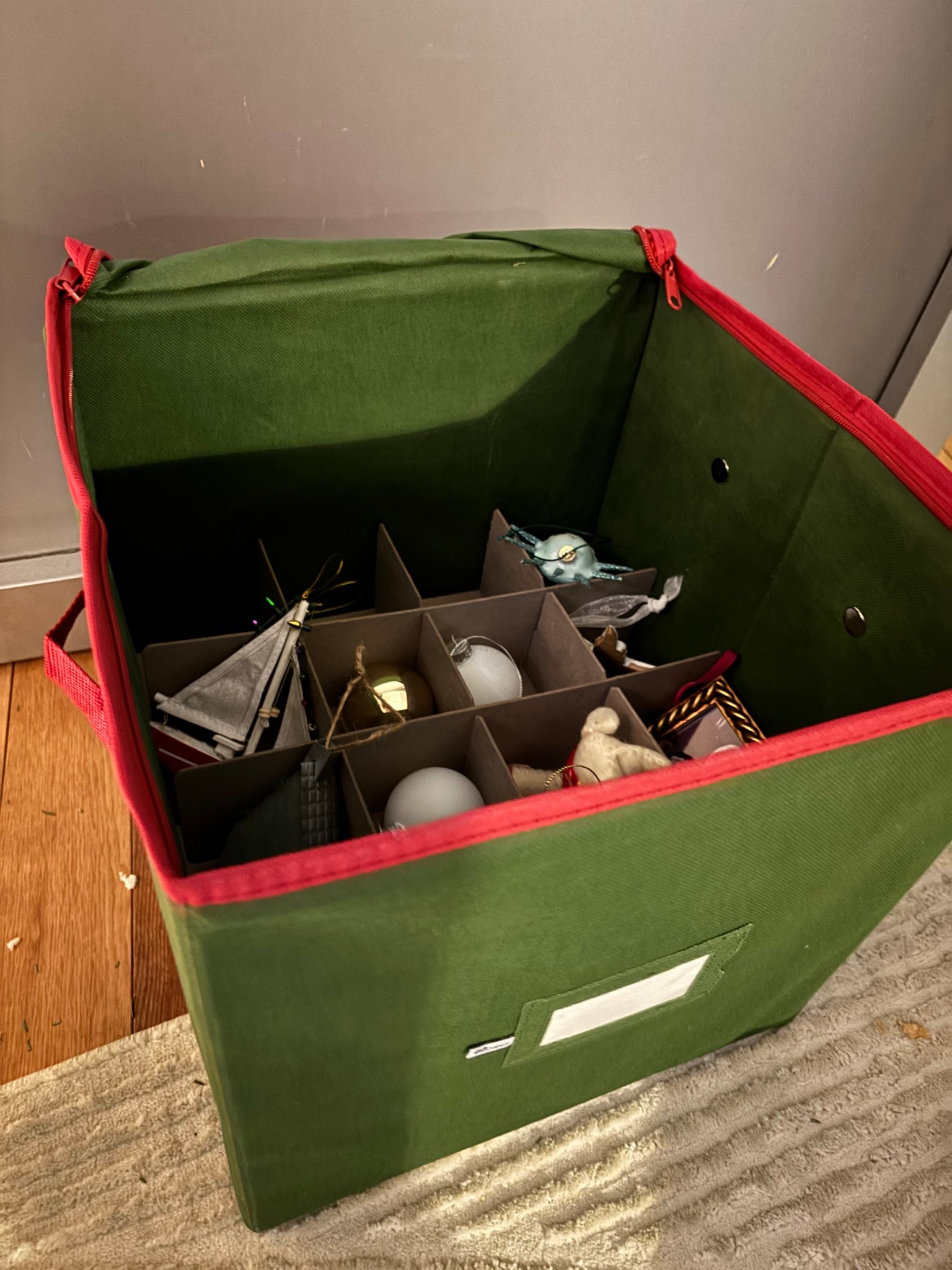 Easy ornament organizer 