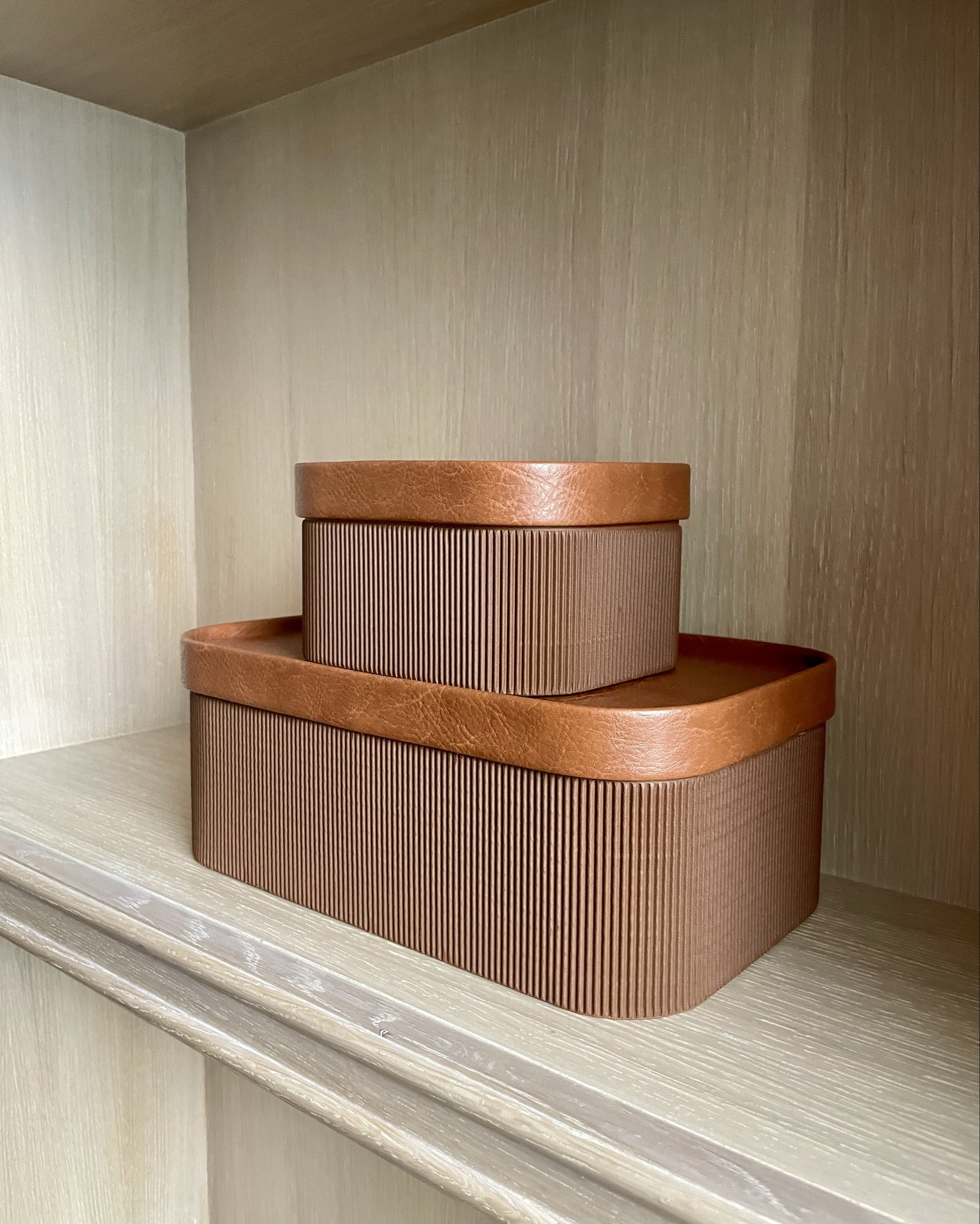 Obsessed with this new Amazon find!! Office and bookshelf storage contain all the small things in style. Comes in multiple color options!  



Bookshelf decor, home office, organization 

#LTKFindsUnder50 #LTKHome #LTKMens