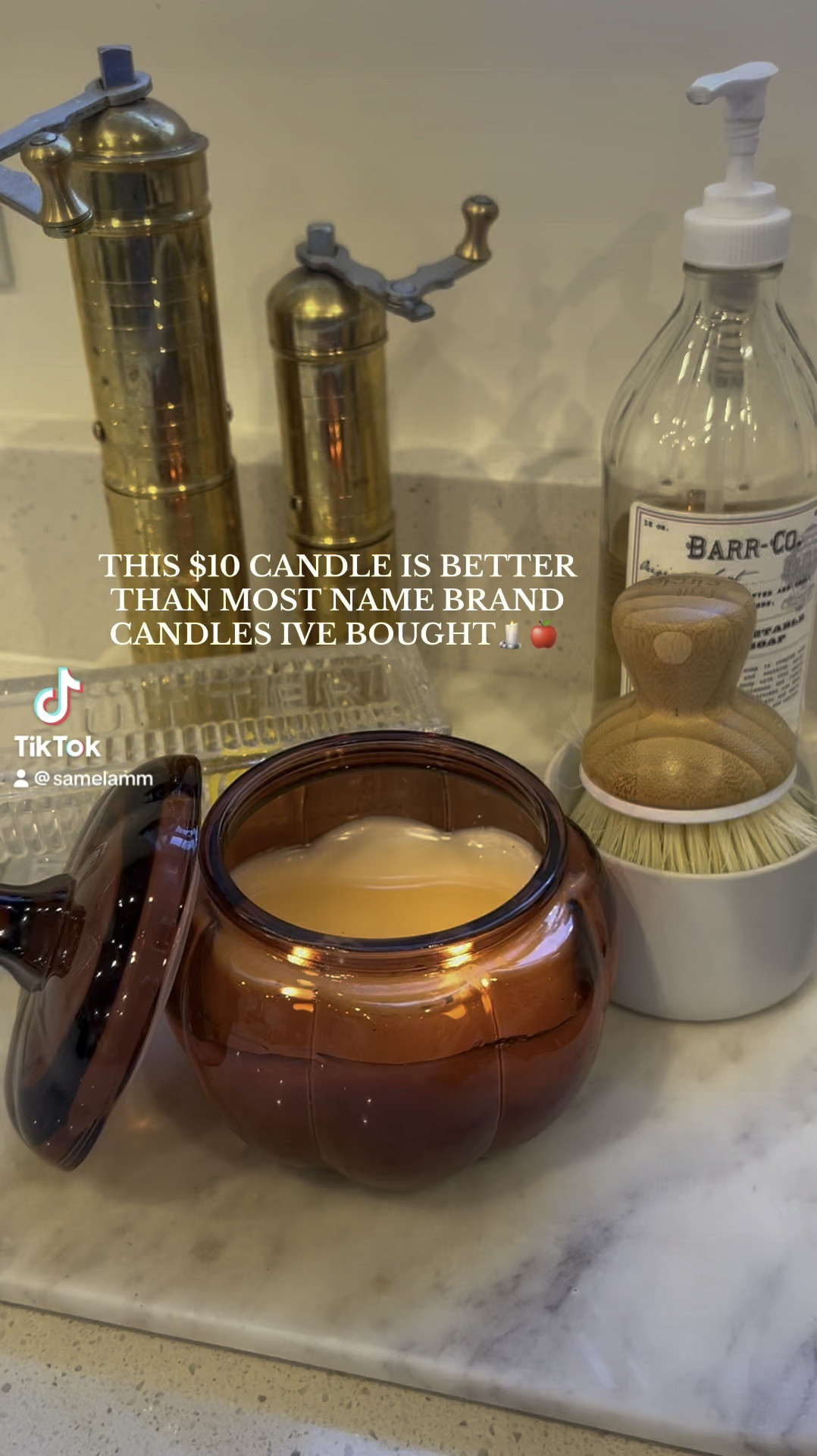 This scent is “Garden farm apples pumpkin” but they have SOOO many others that sound amazing. 🍂✨🕯️🍎