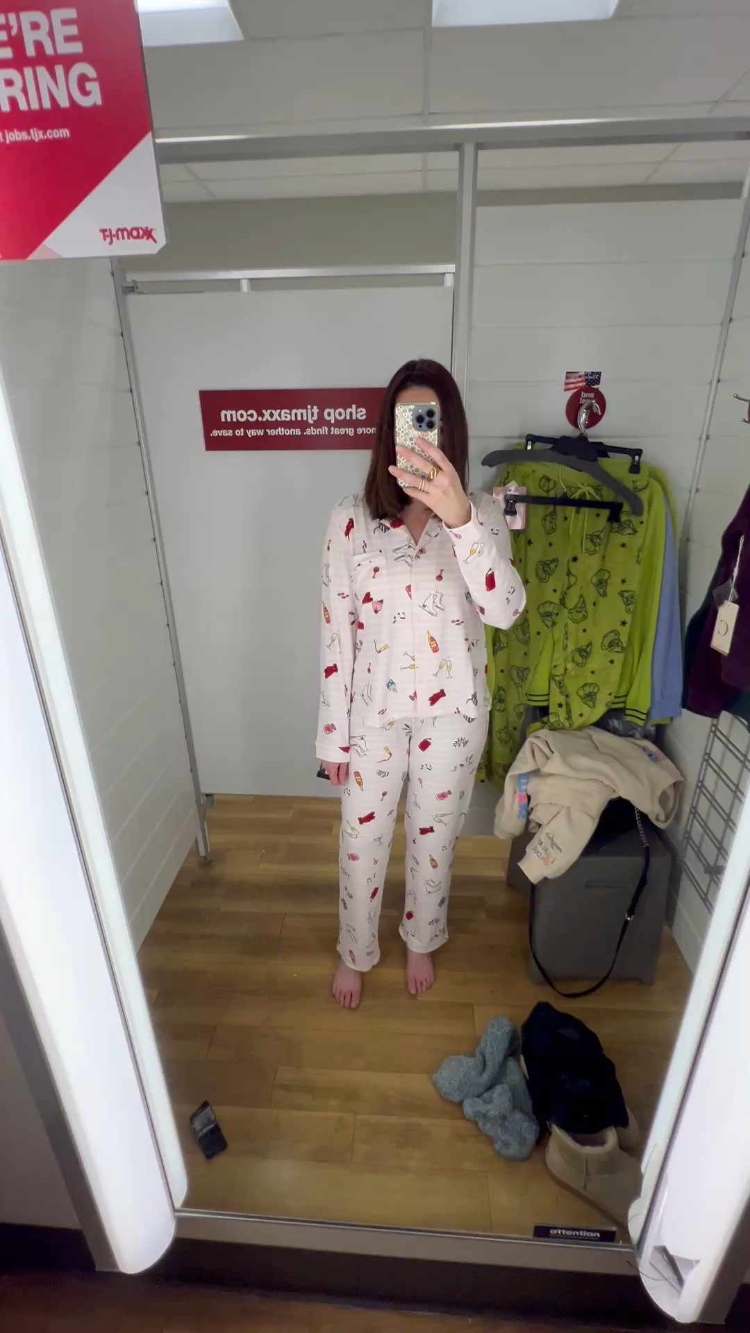 Christmas pajamas set (small). #pajamas #pjs #pjset #pajamaset #christmaspajamas #loungewear #longsleevetop #pants  

#LTKSeasonal #LTKHoliday #LTKFindsUnder100