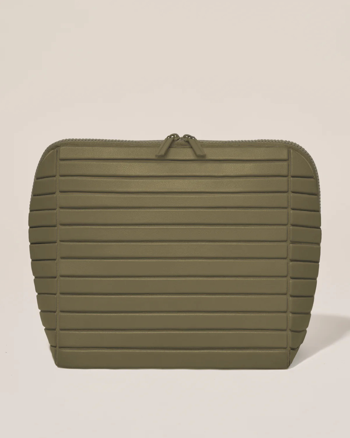 the large olive traveller | Parallelle