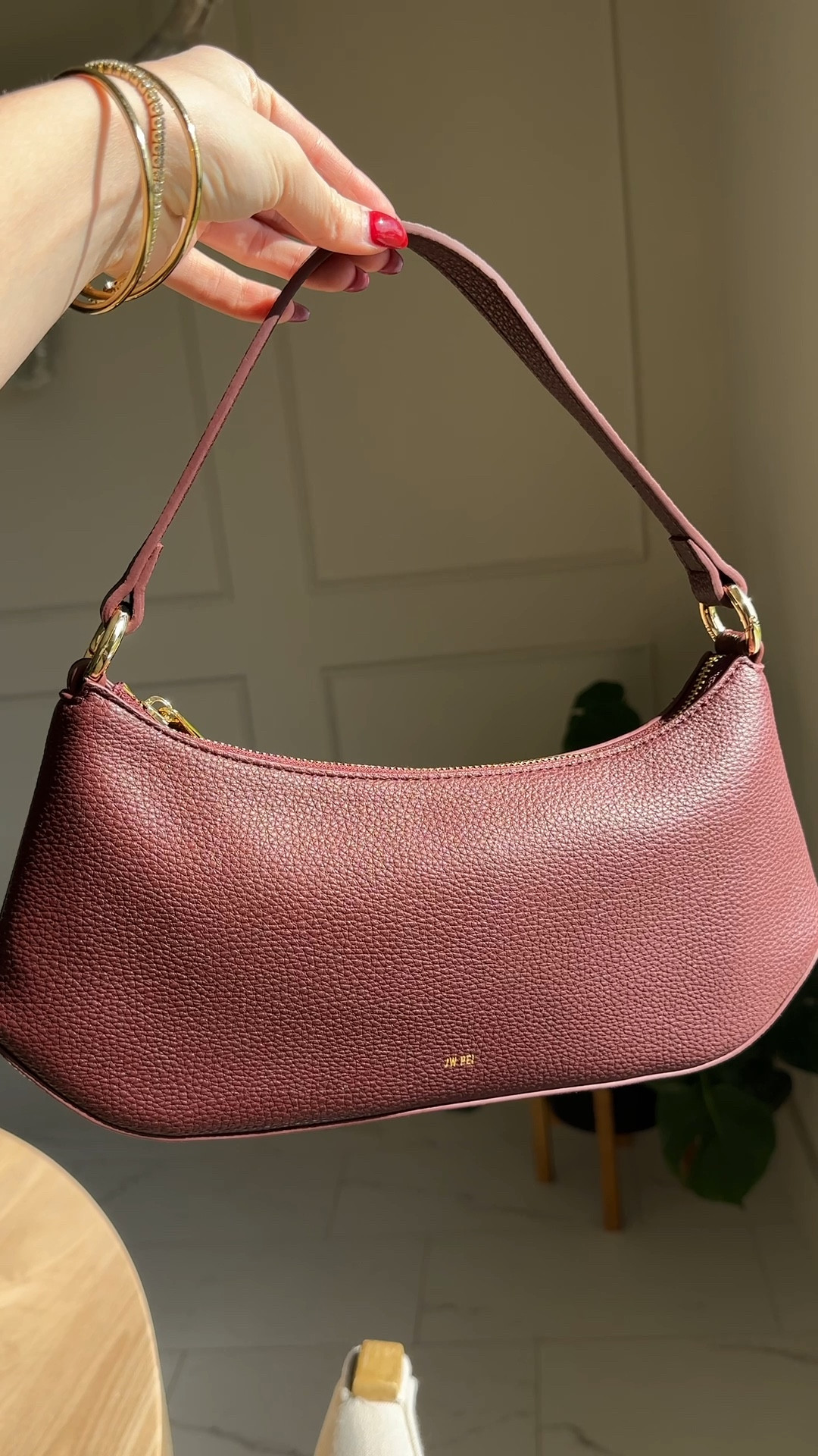 Perfect little shoulder bag 🍷

#LTKootd