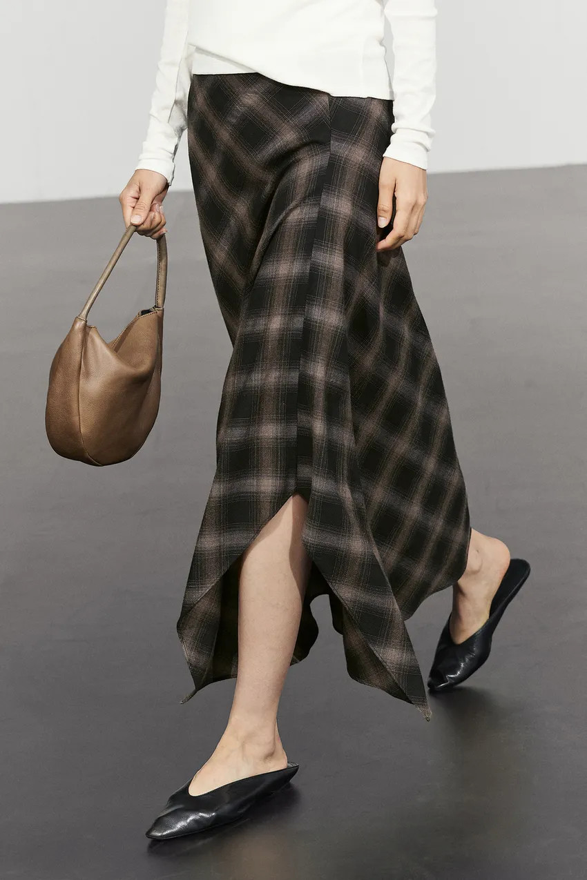Wool-cotton blend check midi skirt with split - BLACK | Massimo Dutti US