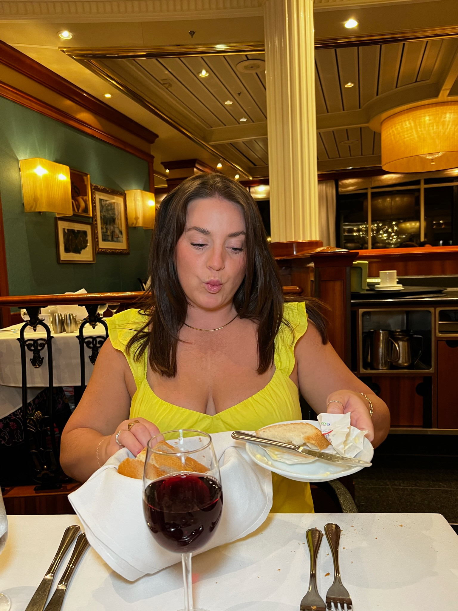 Summer vacation cruise dinner outfit! Would be perfect for a date night! 