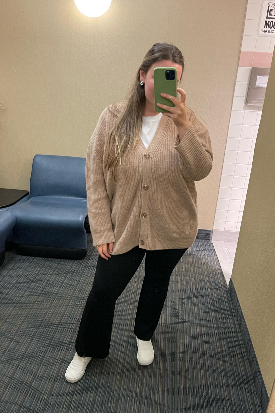 My go-to fit always✨

#LTKStyleTip #LTKMidsize