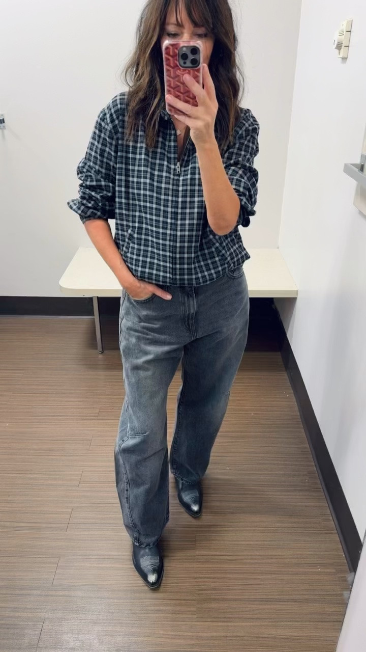 Tap on the link to see the lower price offered today below 
I went up in size to a 31 for this loose baggie cool feel of these Levi’s barrel jeans- I  love the wash\ both are on sale right now

#LTKSaleAlert #LTKmomlife #LTKOver40